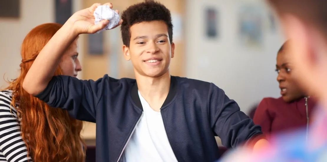 Repas en groupe pendant un stage d’immersion linguistique